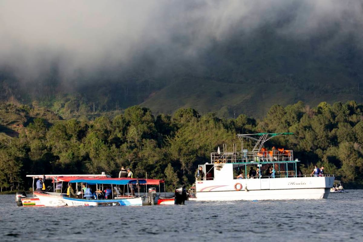Un turista habría muerto por inmersión tras lanzarse a el embalse de El Peñol. (Manuel Saldarria, El Colombiano)