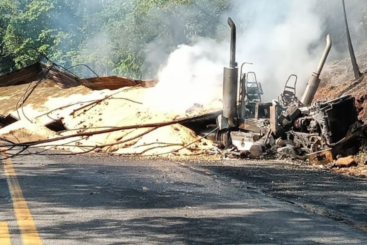 Tragedia en la Troncal del Magdalena Medio: motociclista murió tras choque con tractocamión que terminó incendiado