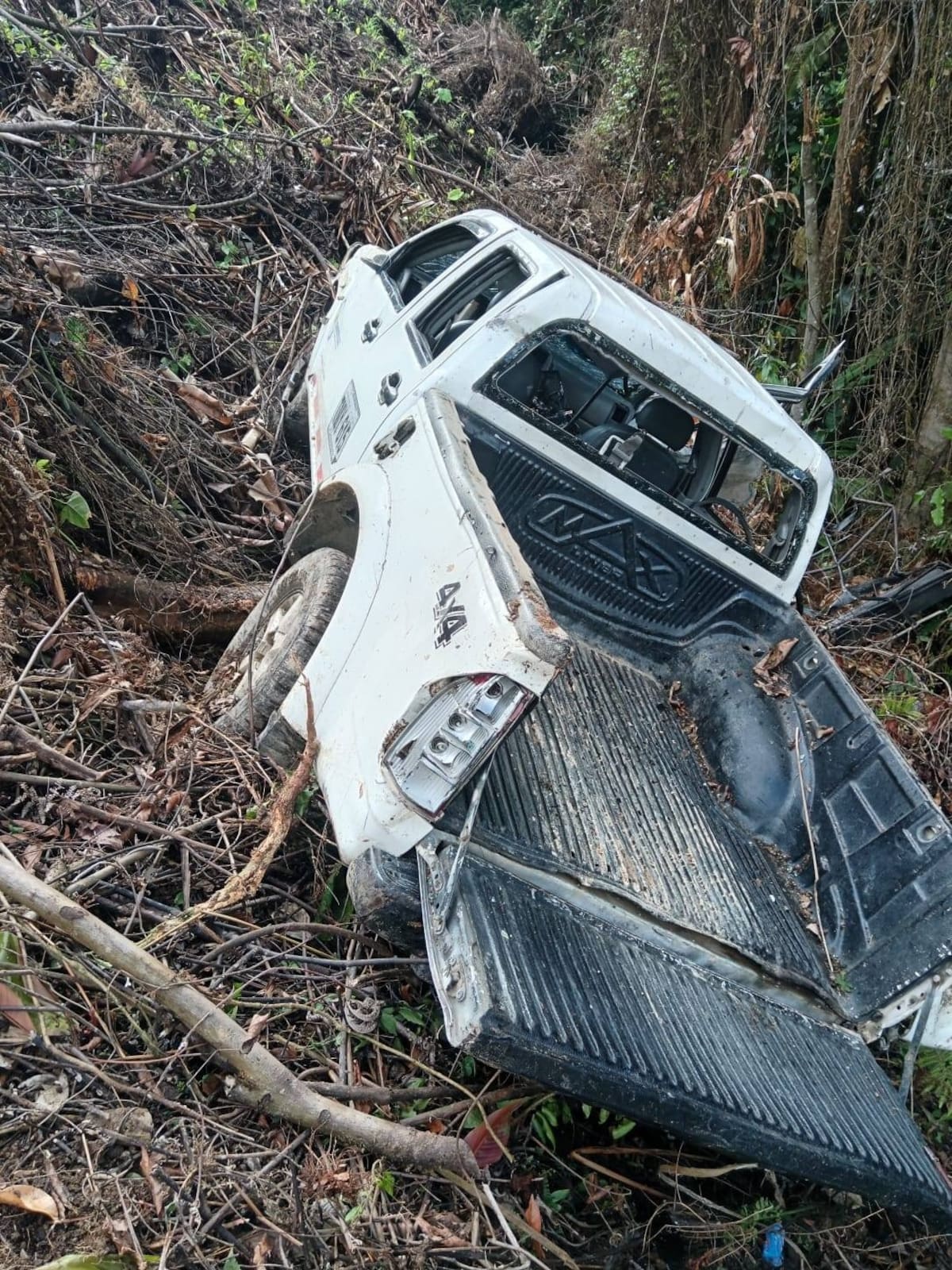 Tragedia en Santander: conductor perdió la vida al rodar por un abismo