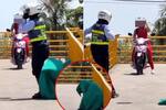 Video: Agente de tránsito se escondió bajo una sábana para detectar infractores