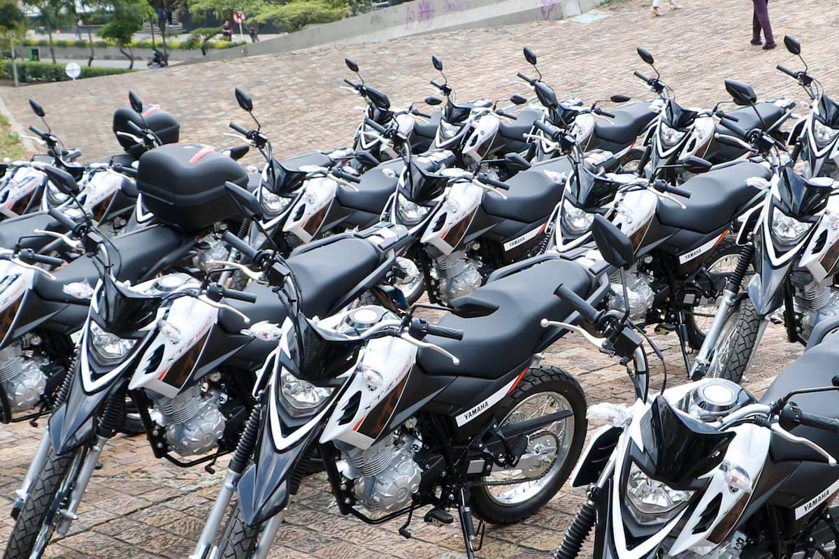 Las 60 motocicletas fueron anunciadas a comienzos de octubre por el entonces director, Jhair Manrique, como refuerzo para los agentes. Según la entidad, aún no circulan porque falta que los agentes presenten exámenes médicos.