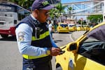 Tránsito de Floridablanca requiere a taxistas por largas filas en puntos críticos de Cañaveral
