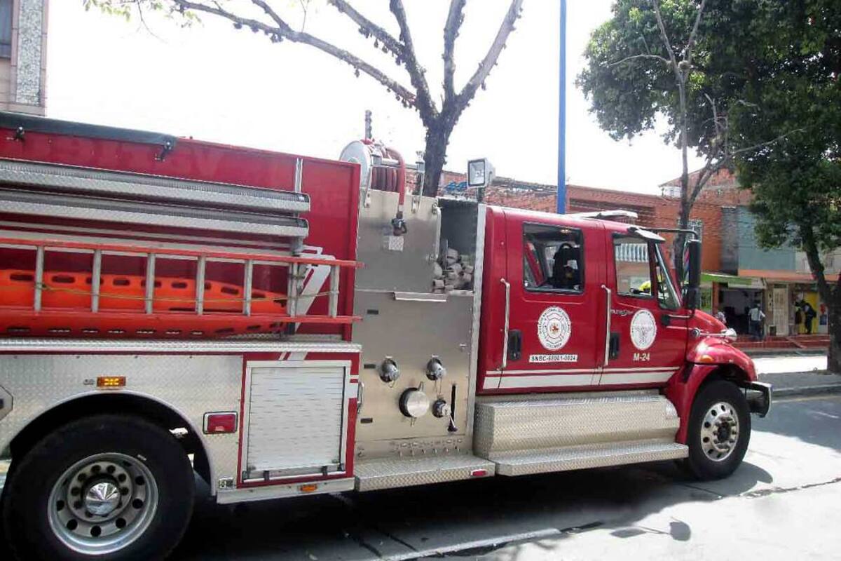 Esta máquina, que es utilizada para controlar los incendios forestales que azotan a la meseta de Bucaramanga, fue inmovilizada ayer por la Dirección de Tránsito. (Foto: / VANGUARDIA LIBERAL)