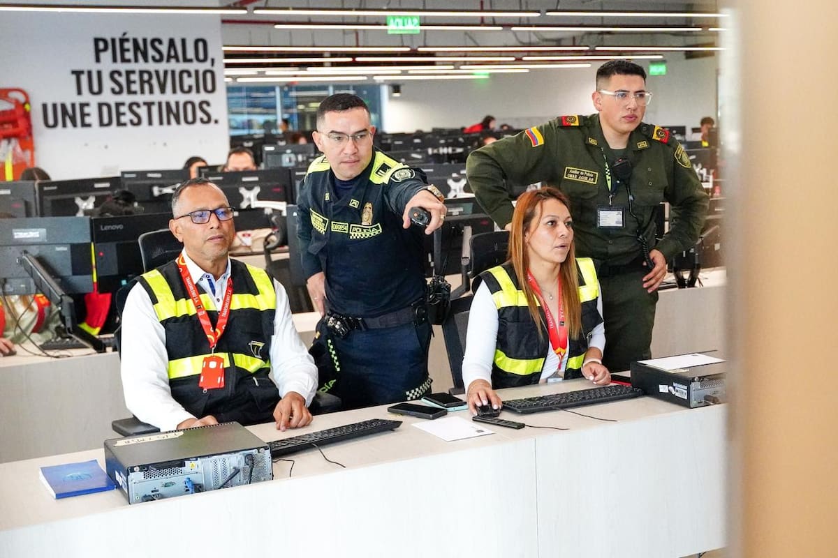 TransMilenio cumple 26 años de operación y su estrategia de seguridad vial también ha cambiado. Hoy combina monitoreo, controles a conductores, detección de fatiga e inteligencia artificial para anticiparse a los riesgos.