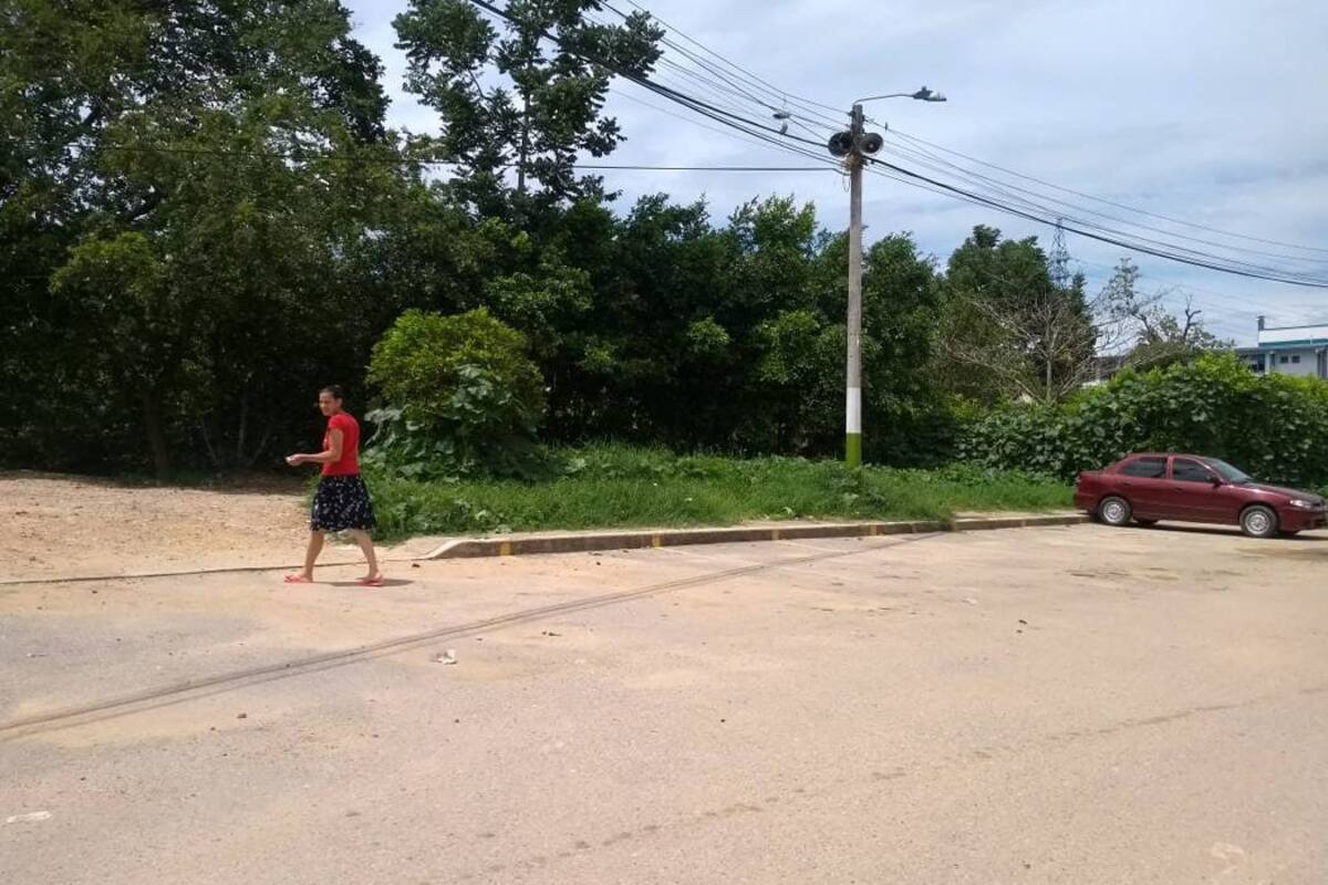 Un residente del González Chaparro debe subir unos 200 escalones o caminar casi un kilómetro para acceder al transporte público, si Cotrander y Lusitania no vuelven a la zona. (Foto: Suministrada / VANGUARDIA LIBERAL)