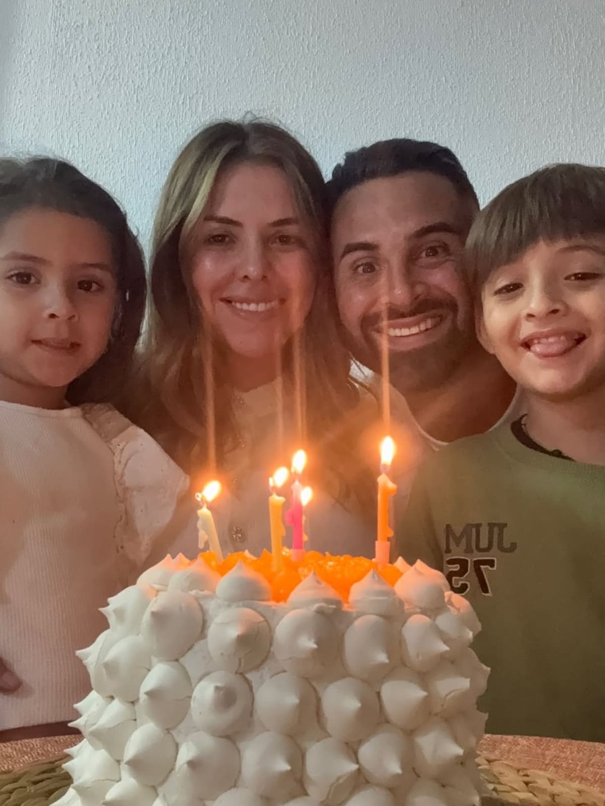 El defensor argentino Lucas Trejo, del Club Sport Marítimo de La Guaira, busca a su esposa e hijos tras los sismos en Venezuela. Foto: tomada de redes sociales.