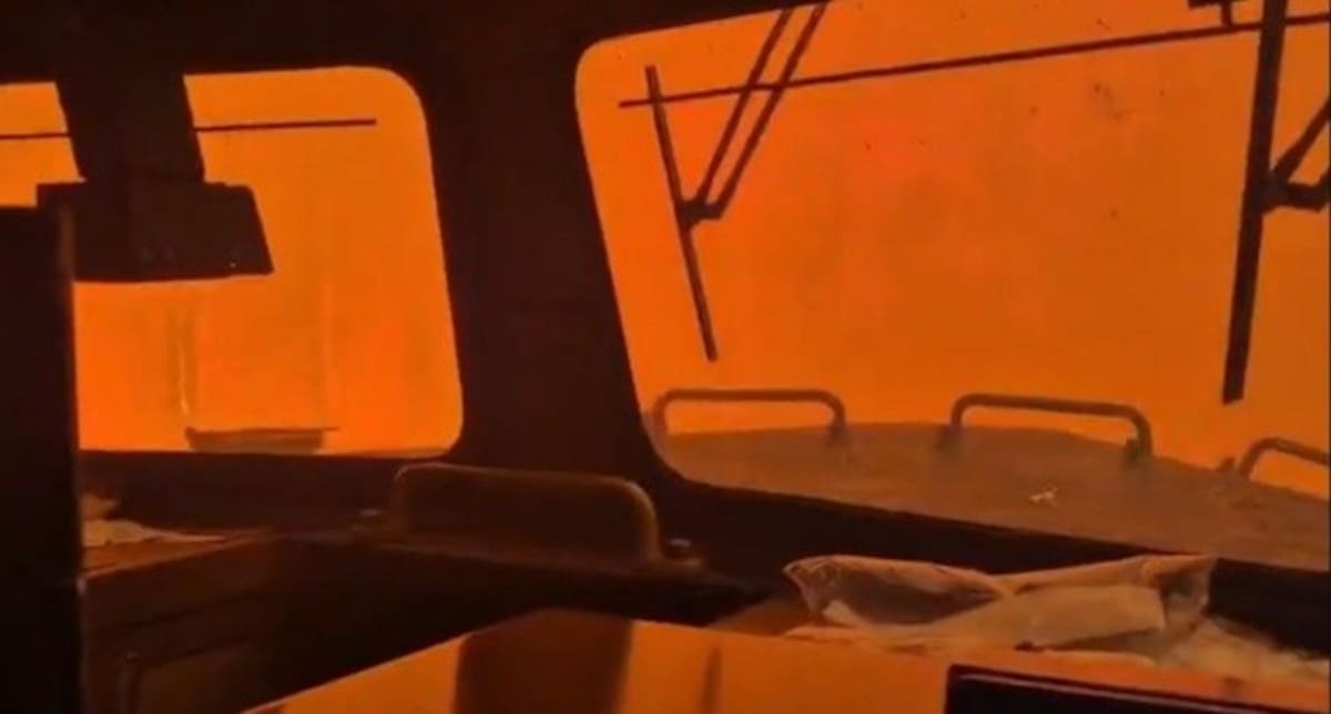 Un tren quedó envuelto en llamas en Canadá.