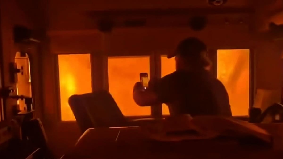 Impactantes imágenes del tren atrapado en el incendio en Ontario, Canadá.