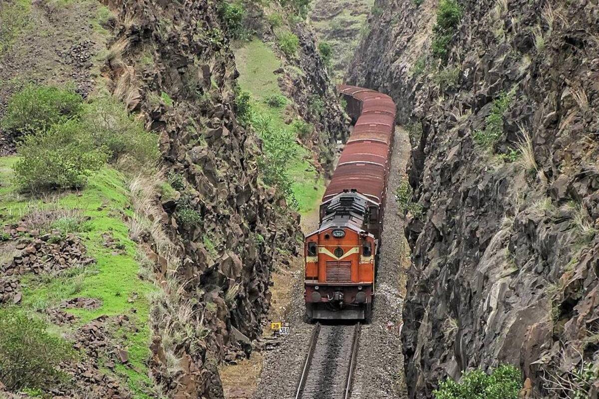 Tren recorrió 70 km en India sin conductor, investigan incidente. Foto: redes sociales / VANGUARDIA