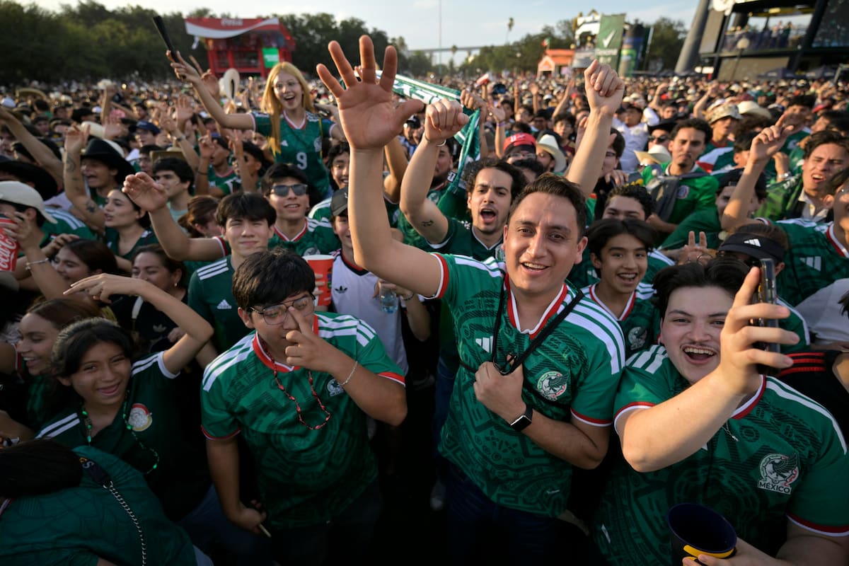 Tres muertos por asfixia durante los festejos por el triunfo de México en el Mundial. | Foto: Efe.
