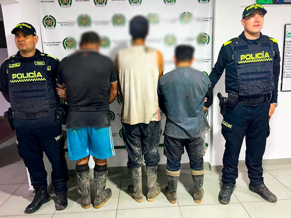 Tres personas fueron sorprendidas extrayendo carbón de manera ilegal.