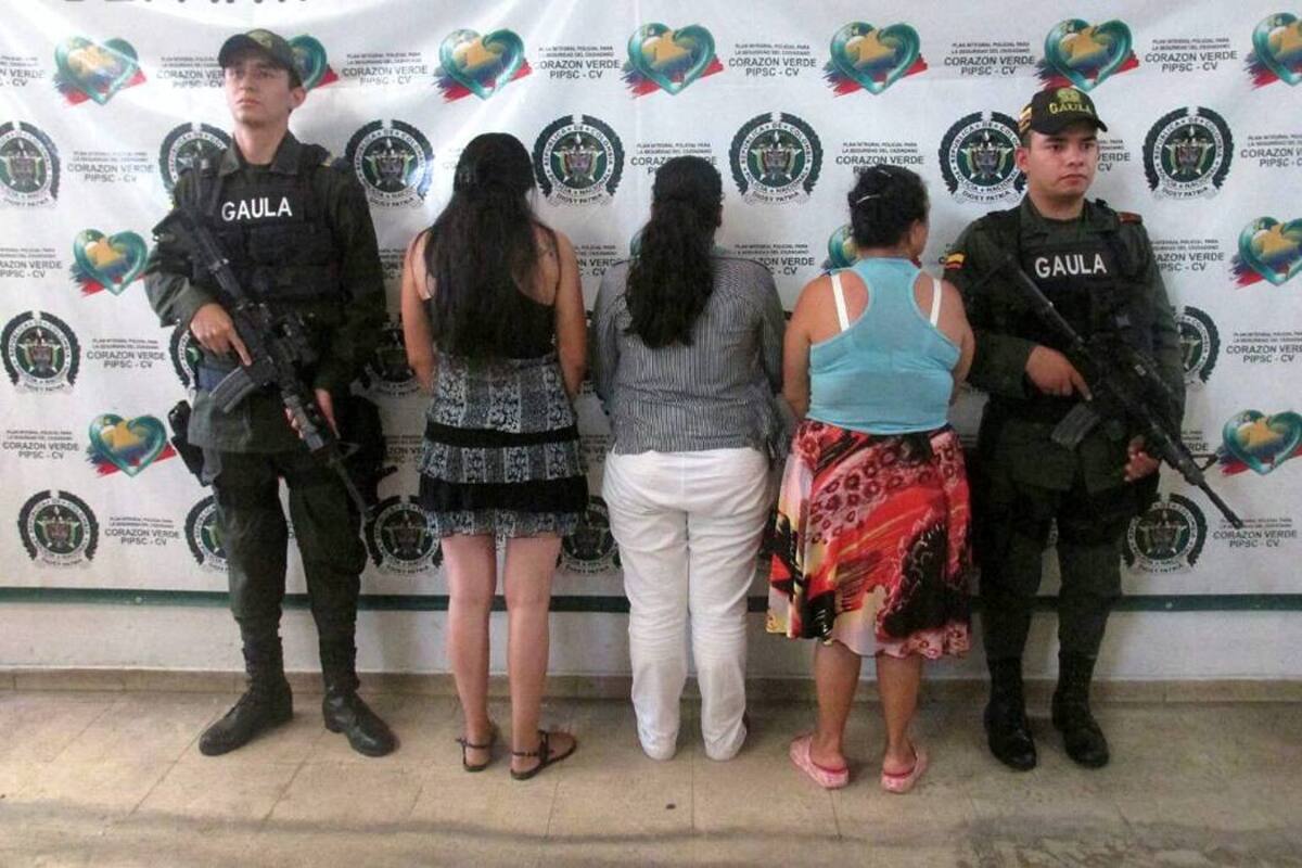 Estas fueron las tres mujeres que fueron capturadas en Ibagué, encargadas de recoger dineros producto de las extorsiones que se vienen haciendo desde la cárcel de Picaleña a habitantes de la provincia de Vélez. (Foto: Suministrada/VANGUARDIA LIBERAL )