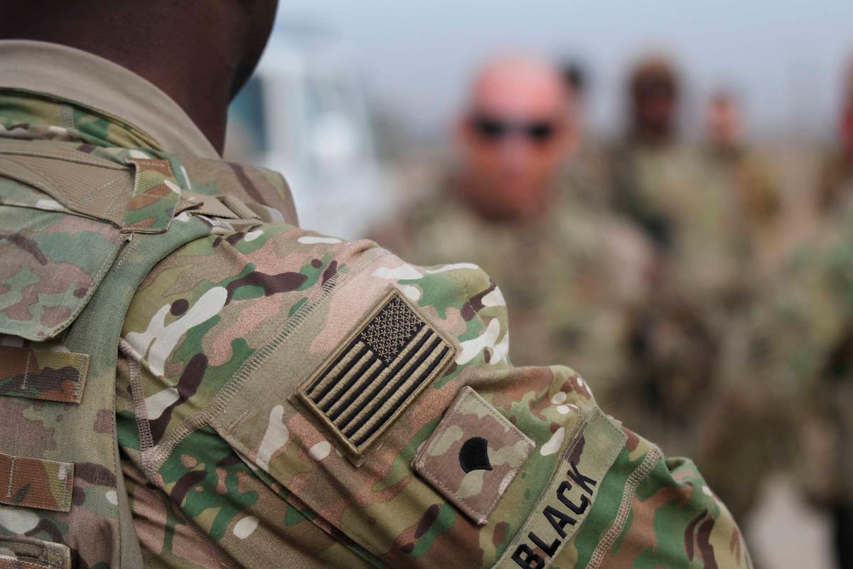 Los cerca de 3.500 militares y miembros de seguridad de Estados Unidos, abandonan la guerra más larga de su historia, que llega este año a las dos décadas. (Foto: EFE / VANGUARDIA)