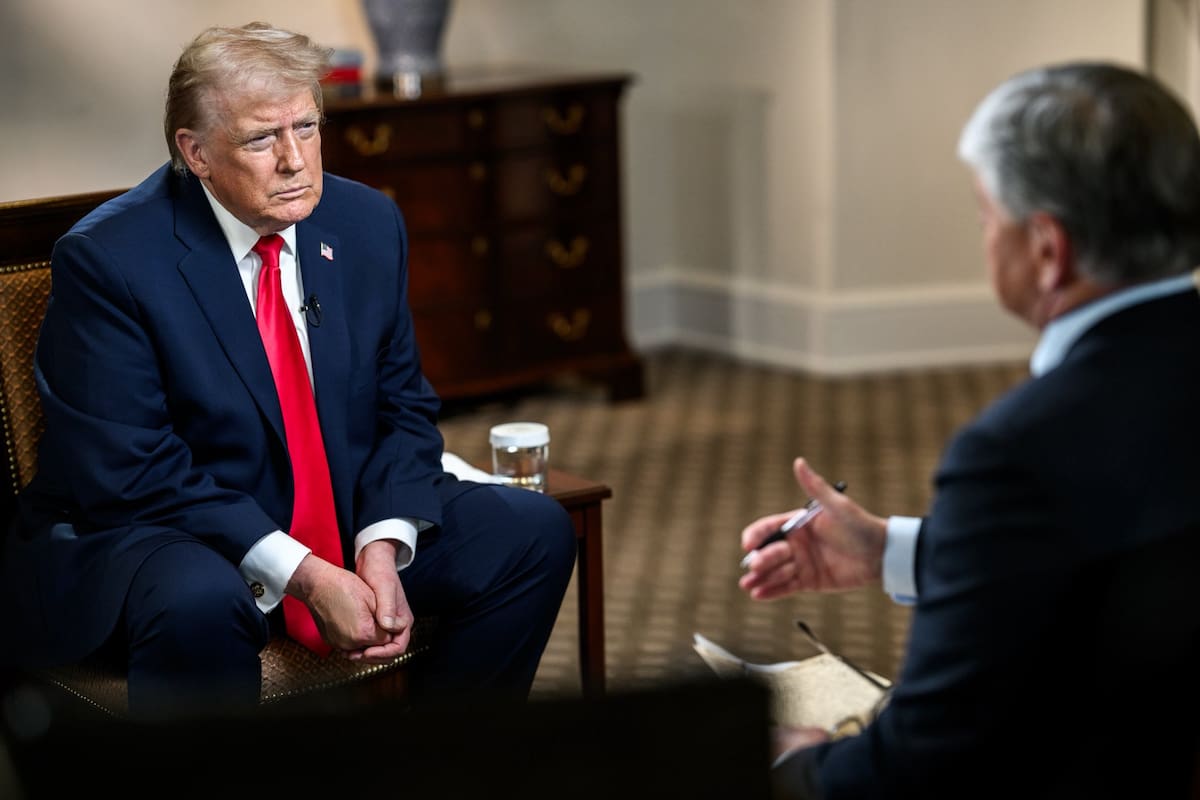 El presidente de EE.UU., Donald Trump, durante una entrevista con el periodista Sean Hannity, en Washington. // EFE - red social X @WhiteHouse.