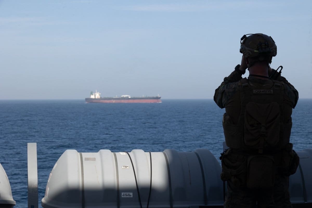 Un marine a bordo del transporte anfibio 'USS New Orleans' (LPD 18) durante el bloqueo impuesto a los puertos iraníes
REMITIDA / HANDOUT por CENTCOM
Fotografía remitida a medios de comunicación exclusivamente para ilustrar la noticia a la que hace referencia la imagen, y citando la procedencia de la imagen en la firma. Tomada de Colprensa /VANGUARDIA