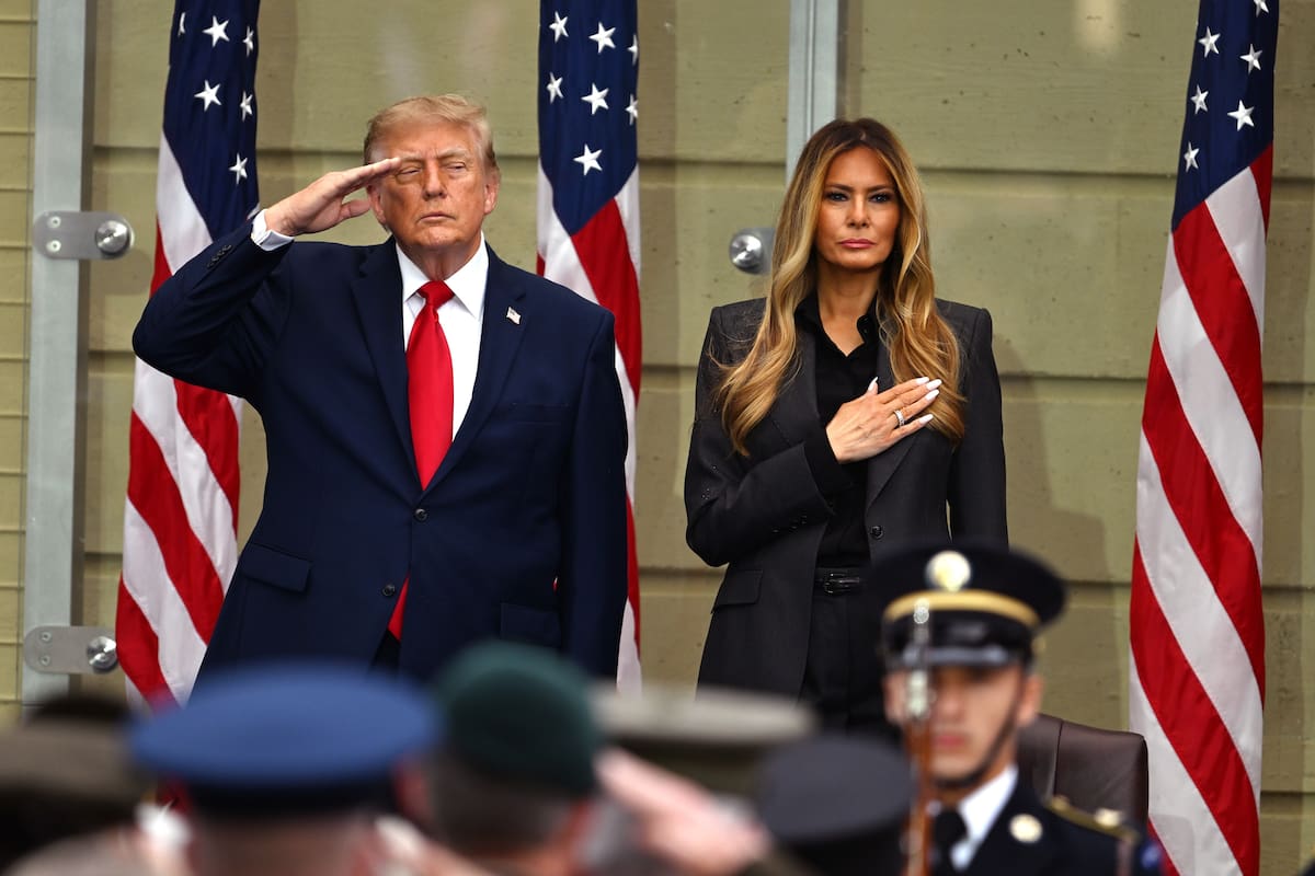 El presidente Donald Trump y la primera dama, Melania Trump, participan en la ceremonia de conmemoración del 11 de septiembre, a 25 años de los atentados terroristas contra las torres gemelas que marcaron la historia de EE. UU.