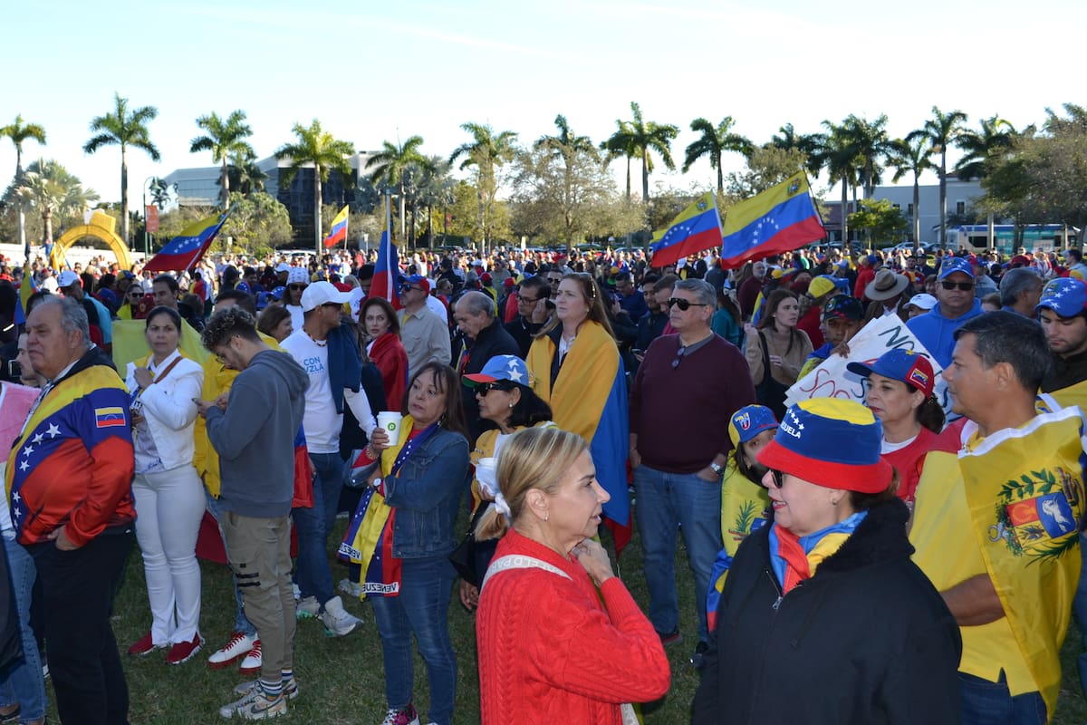 Ciudadanos venezolanos en una manifestación en Doral (Estados Unidos). // Foto: EFE