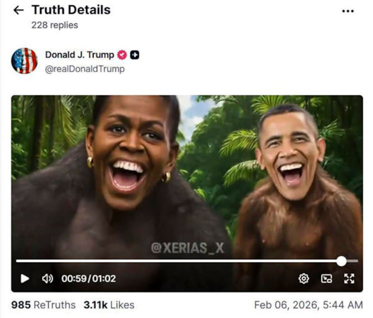 El presidente estadounidense, Donald Trump, publicó este jueves en su red Truth Social un vídeo sobre supuesto hackeo de máquinas de votación en el que en los últimos segundos aparecen el expresidente Barack Obama y su esposa, Michelle Obama, caracterizados como unos monos. La representación racista del matrimonio como chimpancés en una selva ocurre al final de un corte sobre la supuesta intervención para manipular las máquinas de votación de Dominion Voting System en las elecciones presidenciales de 2020 en las que el demócrata Joe Biden se impuso a Trump. EFE/Red Truth Social -SOLO USO EDITORIAL/SOLO DISPONIBLE PARA ILUSTRAR LA NOTICIA QUE ACOMPAÑA (CRÉDITO OBLIGATORIO)-