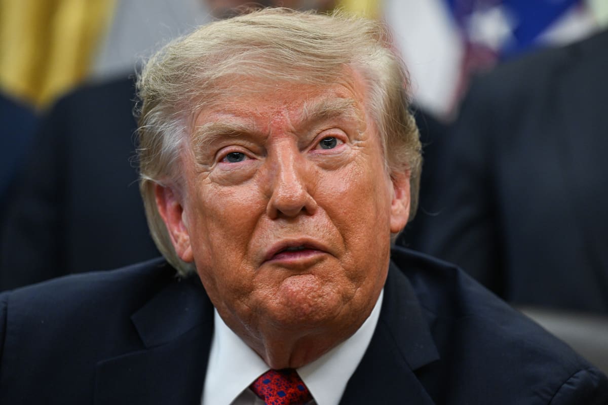 El Presidente de Estados Unidos, Donald Trump, fue captado este 31 de agosto, durante una reunión en el Despacho Oval de la Casa Blanca, en Washington DC (EE.UU.). EFE/Annabelle Gordon/Pool