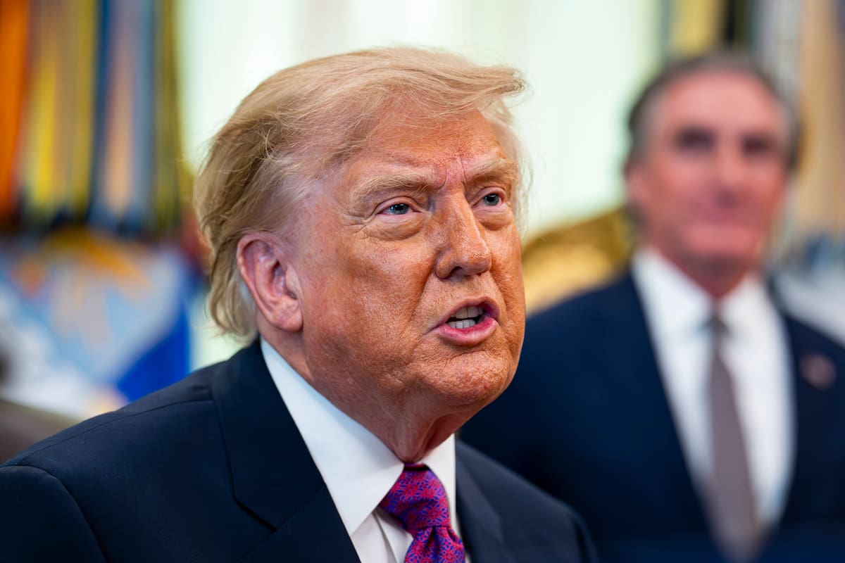 El presidente de Estados Unidos, Donald Trump, fue captado el pasado 27 de agosto, al atender a la prensa, en el Despacho Oval de la Casa Blanca, en Washington DC (EE.UU.). EFE/Al Drago/Pool
