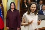 Trump ve con interés una eventual contienda electoral entre Delcy Rodríguez y Machado