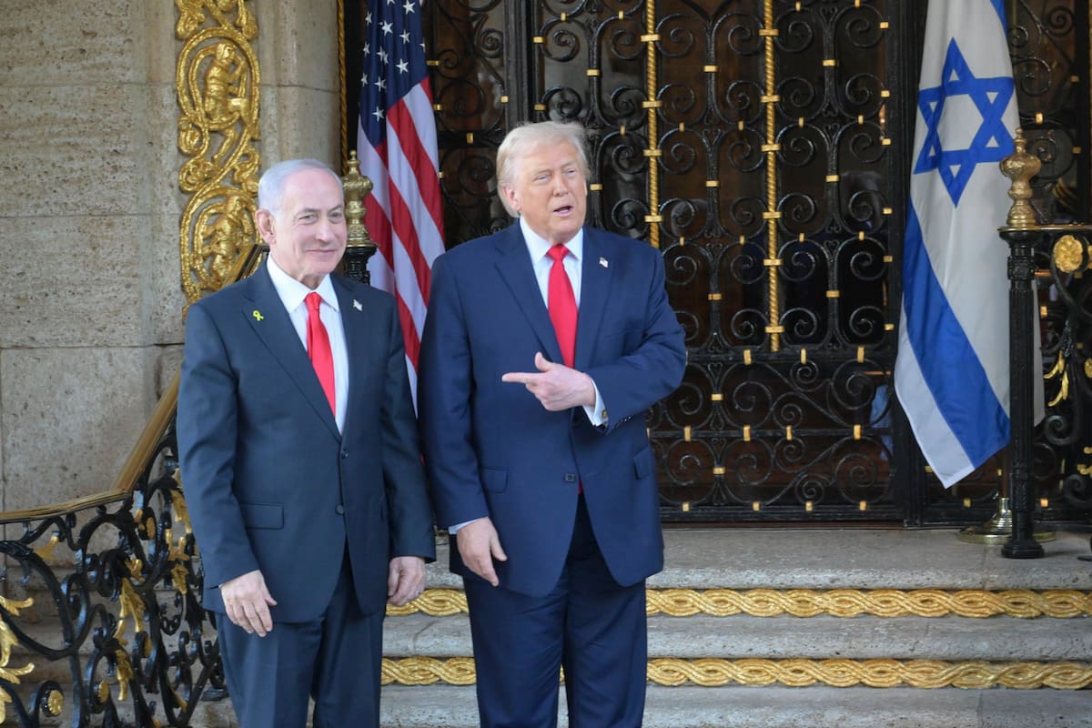 El primer ministro israelí, Benjamín Netanyahu (i), a su llegada para una reunión con el presidente de EE.UU., Donald Trump (d). /EFE/Oficina del primer ministro (GPO).