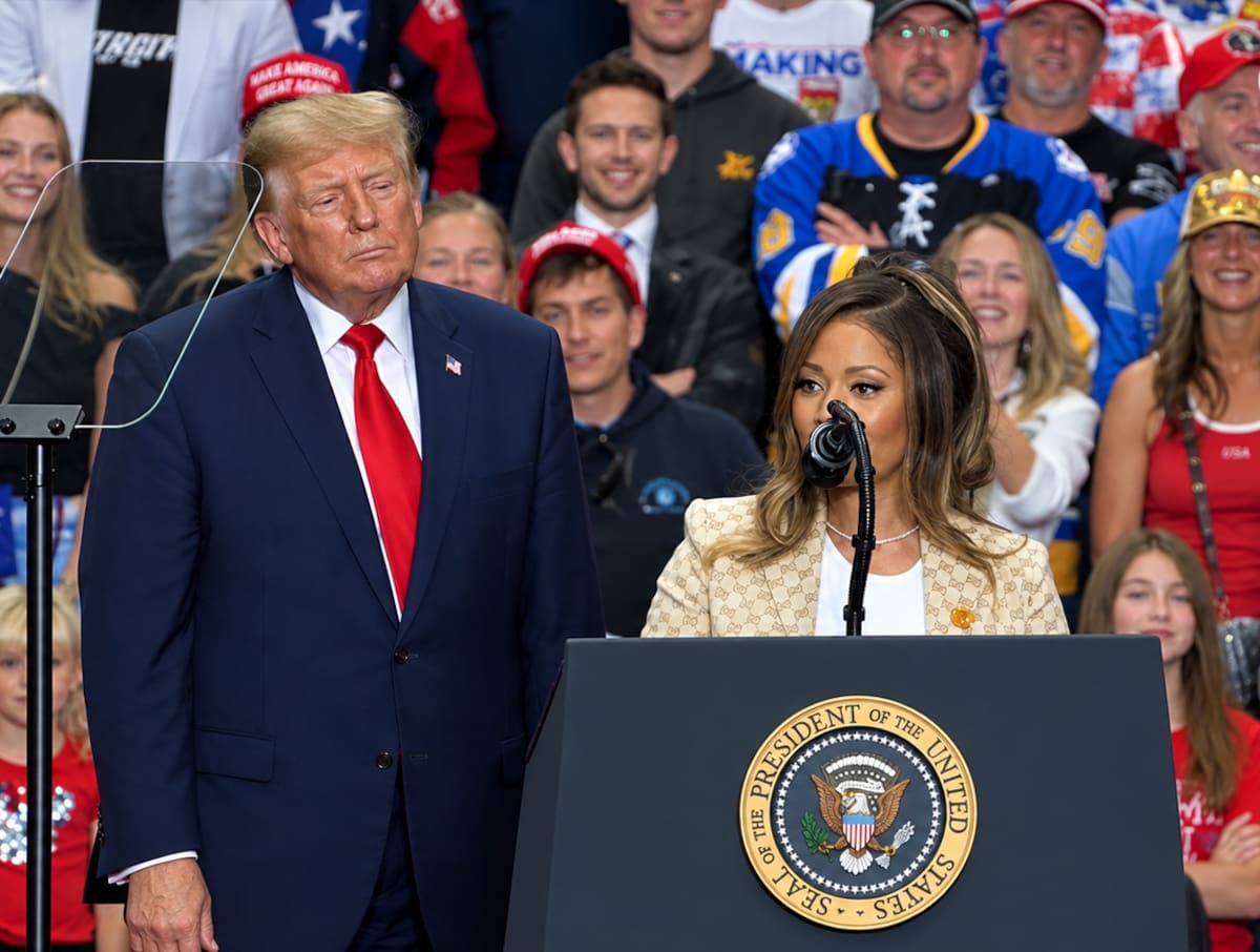 Trump y Nicki Minaj en Michigan. Foto: Captura de video / Calidad mejorada con inteligencia artificial / VANGUARDIA