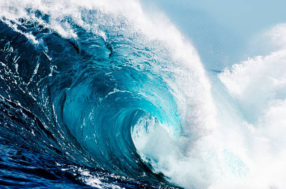 Las olas por un tsunami.