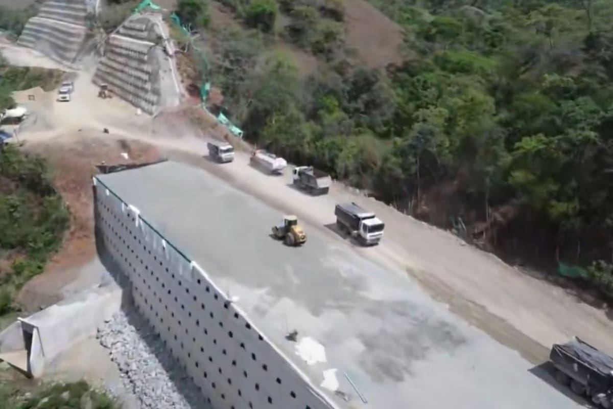 Túnel moderno atraviesa la cordillera Occidental, símbolo del avance en infraestructura que reducirá tiempos de viaje y fortalecerá la conexión entre el interior del país y el Caribe colombiano.
Foto tomada de: Pantallazo de video X