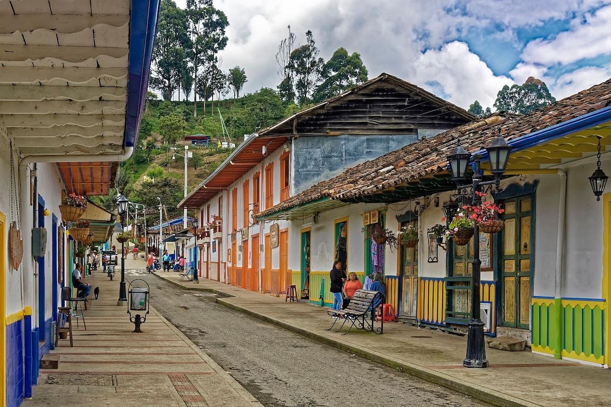 Municipio cafetero de Salento, el más turístico del Quindio, y el Valle del Cocora. Pixabay / VANGUARDIA