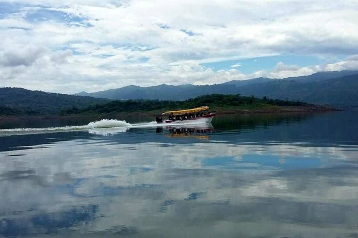 Por puertos y accesos improvisados logran entrar algunos turistas que son atendidos por empresas que cuentan con permisos. (Foto: Suministrada/VANGUARDIA LIBERAL )