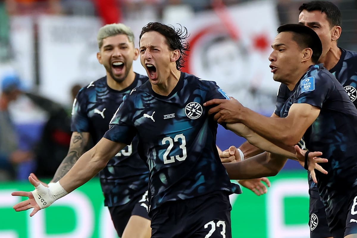 El paraguayo Matías Galarza (C) marcó el gol más rápido en lo que va del Mundial, el cual le dio el triunfo a los suyos sobre Turquía. //Foto, EFE: BENJAMIN FANJOY