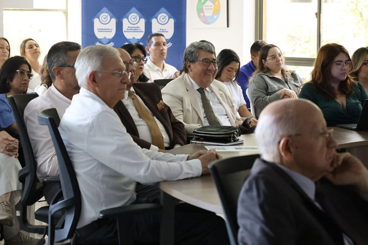 Patricio López Jaramillo, rector de la UDES, y la comunidad educativa presentaron una singular Escuela del Emprendimiento.