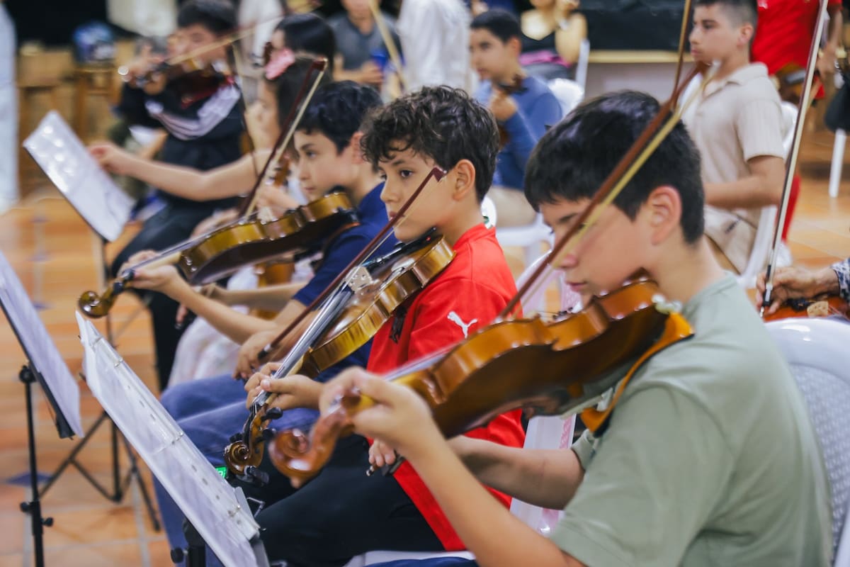 Formar músicos, inspirar ciudadanos: el impacto de la Filarmónica de la UDES.