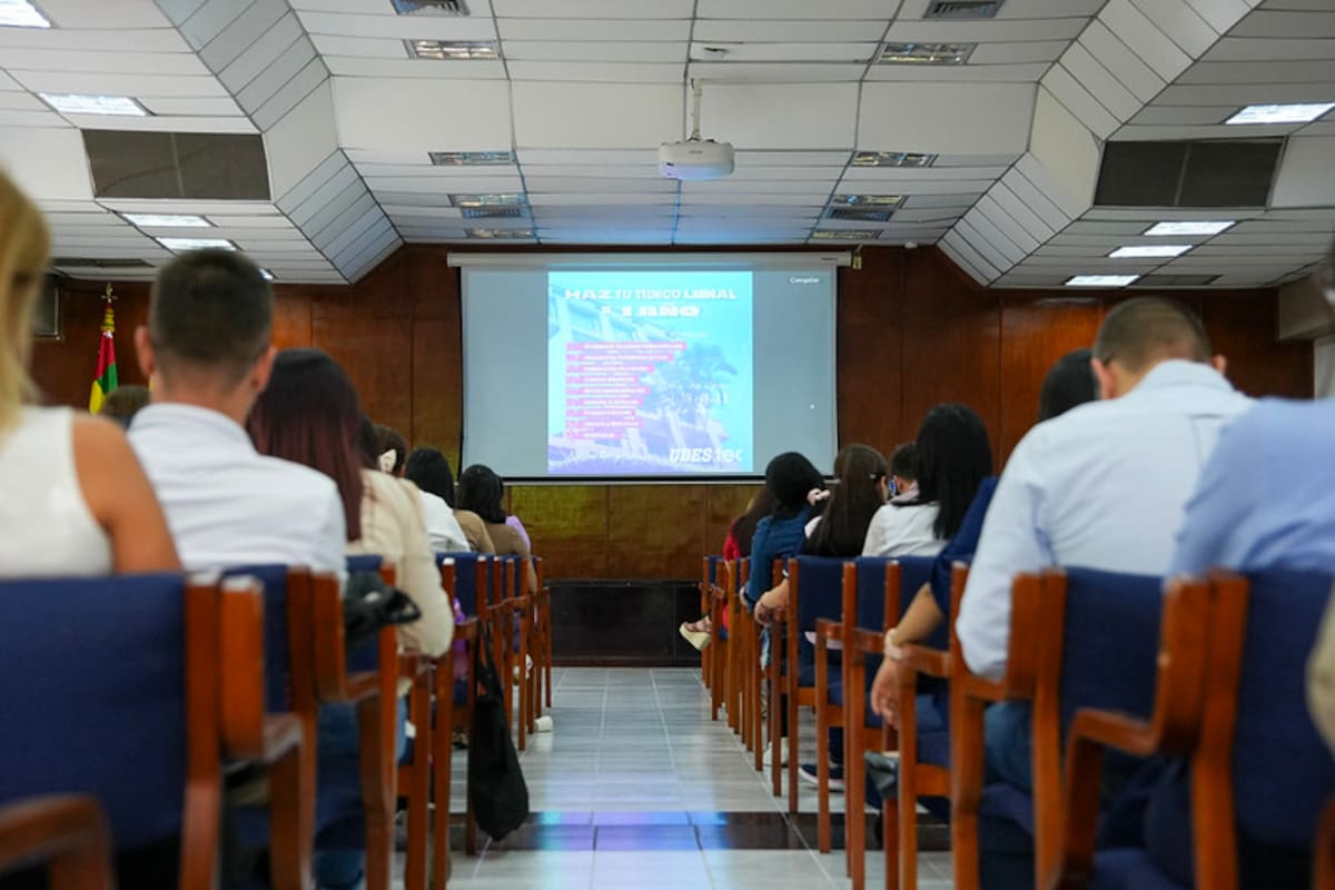 Rectores disertan sobre la inclusión escolar en la UDES. (Foto suministrada / VANGUARDIA)
