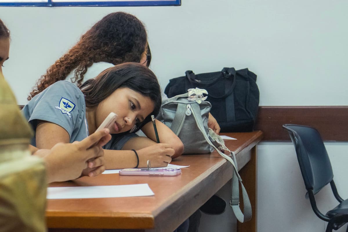 Escribir para sentir, reflexionar y sanar: así se vivió el taller emocional en la Udes.