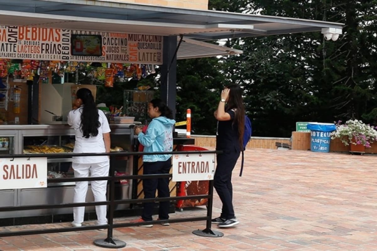 Cafetería UDES: En ese centro de educación superior de Bucaramanga se promueve el uso de portacomidas reutilizables para reducir residuos en el campus.
