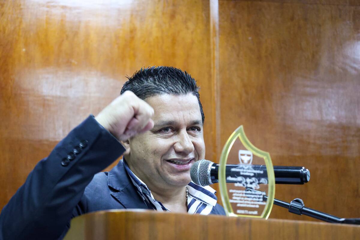 Fredy Alexander Ayala Castro fue exaltado por sus 20 años de trayectoria.