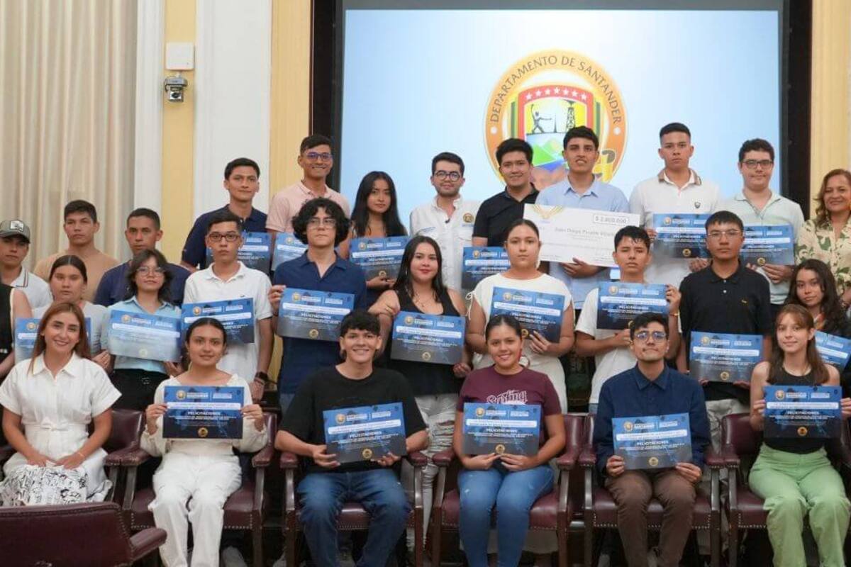 En este registro gráfico aparecen todos los estudiantes, de toda la región, que se beneficiaron con los subsidios de la Gobernación de Santander.