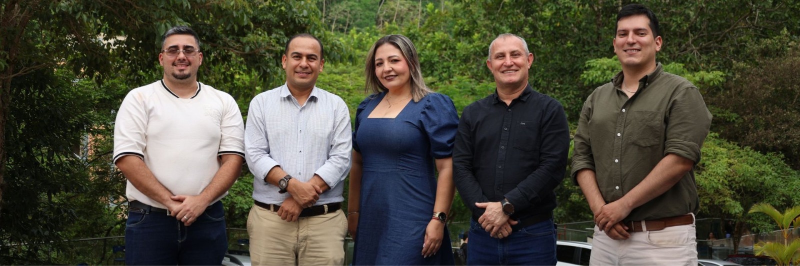 La experiencia fue desarrollada por un equipo interdisciplinario integrado por Miguel Oswaldo Pérez Pulido, director de Planeación Institucional; Patricia Plata Delgado, coordinadora nacional de Gestión Ambiental; Francisco Javier León, coordinador de Analítica Académica; Juan Sebastián Hernández Viviescas, profesional de apoyo de UDES Verde; y Leonardo Andrés Pinto Guarguatí, profesional de Investigación de Mercados de Planeación Institucional.