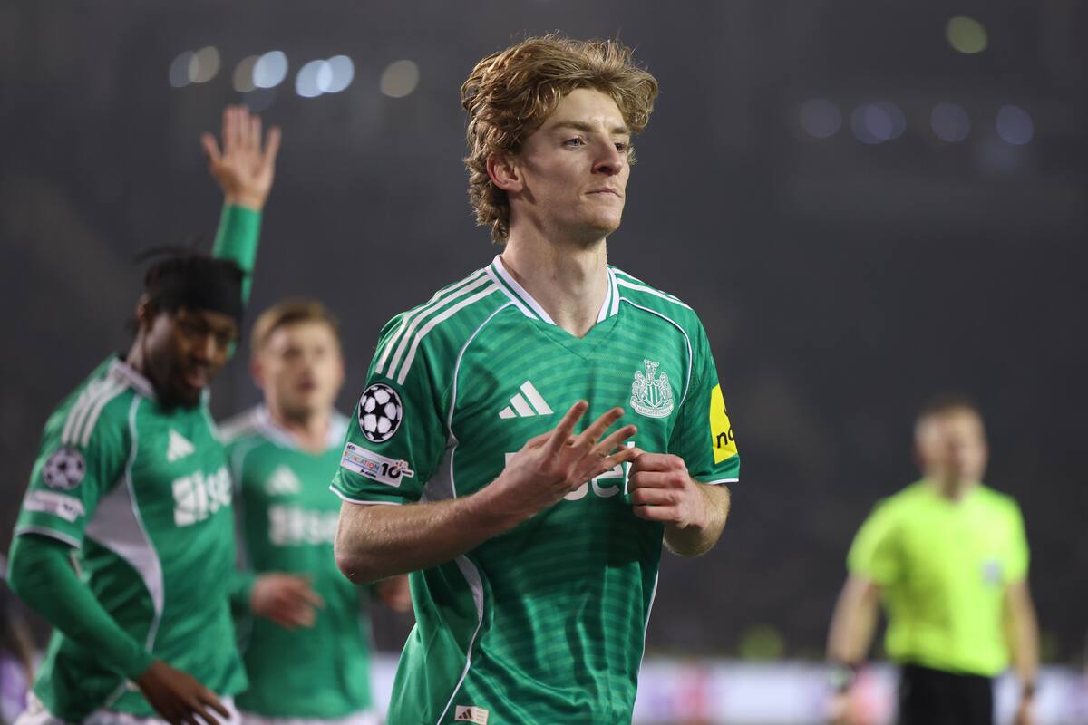 BAKU (Azerbaijan), 18/02/2026.- Anthony Gordon of Newcastle United celebrates after scoring a goal during the UEFA Champions League play-offs 1st leg match between Qarabaq FK and Newcastle United in Baku, Azerbaijan, 18 February 2026. (Liga de Campeones, Azerbaiyán) EFE/EPA/STRINGER