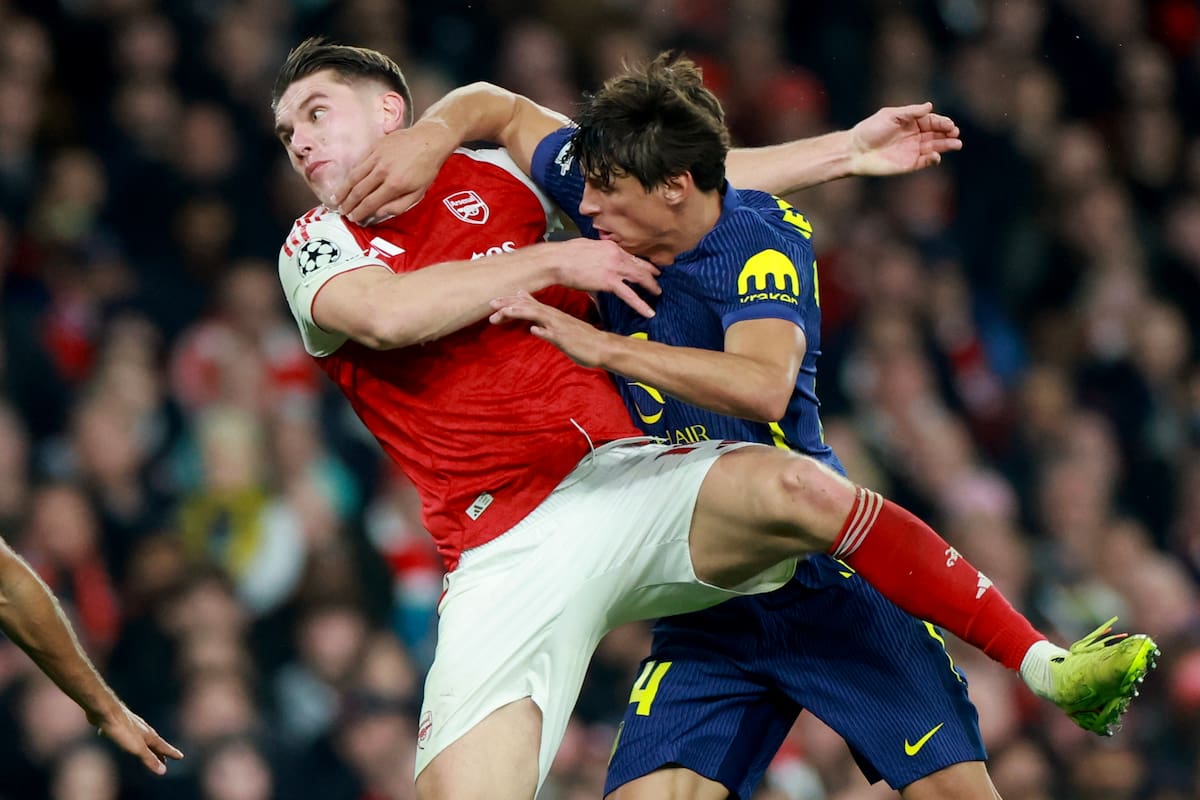 LONDON (United Kingdom), 21/10/2025.- Viktor Gyokeres (L) of Arsenal and Robin Le Normand (R) of Atletico Madrid in action during the UEFA Champions League league phase match between Arsenal FC and Atletico Madrid, in London, Britain, 21 October 2025. (Liga de Campeones, Reino Unido, Londres) EFE/EPA/NEIL HALL