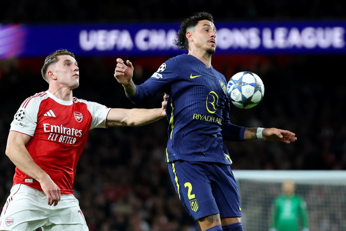 LONDON (United Kingdom), 21/10/2025.- Jose Maria Gimenez (R) of Atletico Madrid in action against Viktor Gyokeres (L) of Arsenal during the UEFA Champions League league phase match between Arsenal FC and Atletico Madrid, in London, Britain, 21 October 2025. (Liga de Campeones, Reino Unido, Londres) EFE/EPA/NEIL HALL