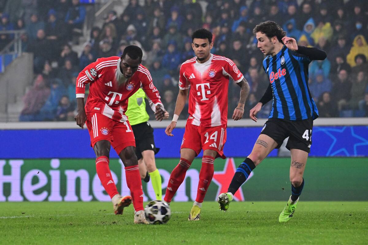 BERGAMO (Italy), 10/03/2026.- Bayern Munchen's Nicolas Jackson (L) scores a goal during the UEFA Champions League round of 16 1st leg soccer match between Atalanta BC and FC Bayern Munchen at the Bergamo Stadium in Bergamo, Italy, 10 March 2026. (Liga de Campeones, Italia) EFE/EPA/MICHELE MARAVIGLIA