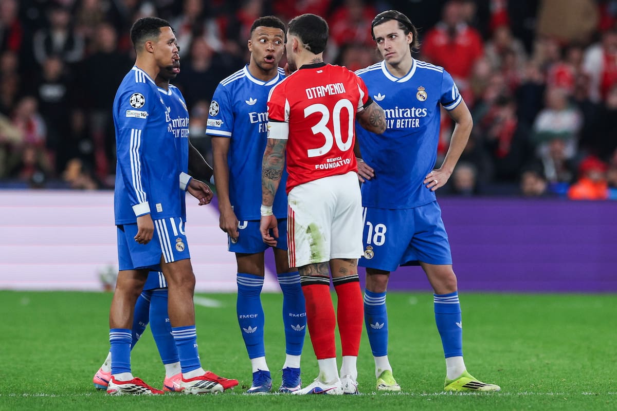 Lisbon (Portugal), 17/02/2026.- Real Madrid's Mbappe (C) argues with Benfica's Otamendi (2-R) during their UEFA Champions League play-off 1st leg match between Benfica and Real Madrid in Lisbon, Portugal, 17 February 2026. (Liga de Campeones, Lisboa) EFE/EPA/MIGUEL A. LOPES