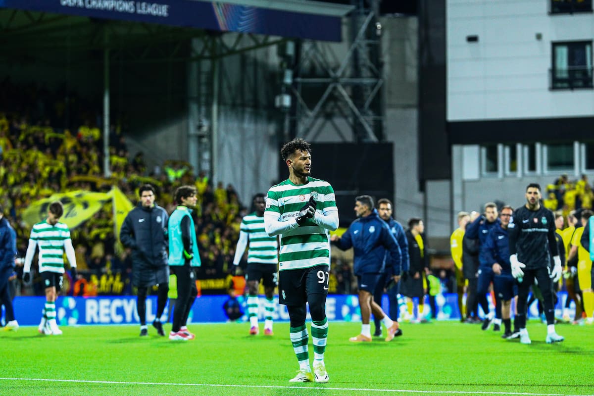 Bodo (Norway), 11/03/2026.- Sporting's Luis Suarez applauds at the end of the UEFA Champions League Round of 16 1st leg match between Bodo/Glimt and Sporting CP at Aspmyra Stadium, Bodo, Norway, 11 March 2026. (Liga de Campeones, Noruega) EFE/EPA/Mats Torbergsen NORWAY OUT
