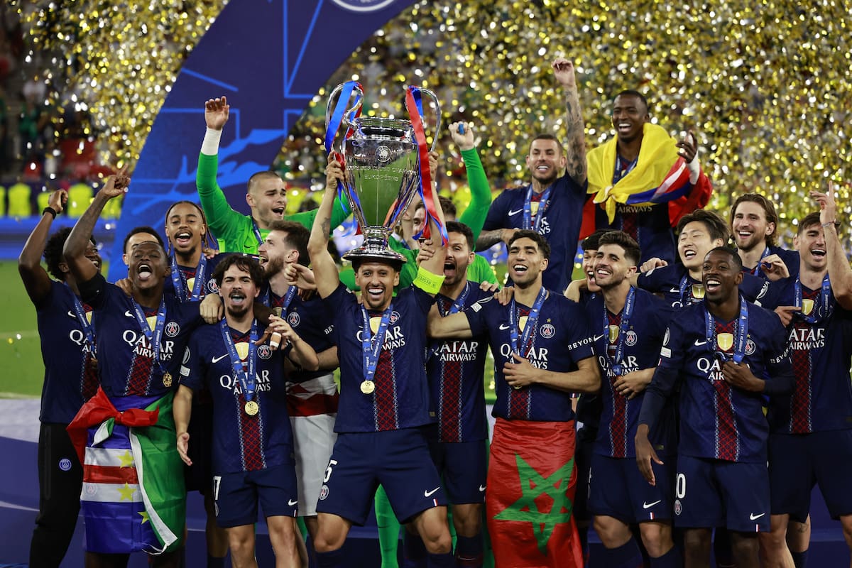 Budapest (Hungary), 30/05/2026.- Marquinhos of PSG (C) and his teammates celebrate with the trophy after winning the UEFA Champions League final between Paris Saint-Germain and Arsenal in Budapest, Hungary, 30 May 2026. (Liga de Campeones, Hungría) EFE/EPA/ANNA SZILAGYI