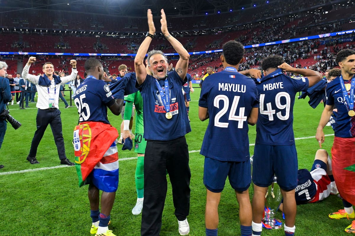 BUDAPEST (Hungary), 30/05/2026.- PSG's head coach Luis Enrique (C) celebrates after winning the UEFA Champions League final between Paris Saint-Germain and Arsenal in Puskas Arena in Budapest, Hungary, 30 May 2026. (Liga de Campeones, Hungría) EFE/EPA/Zsolt Szigetvary HUNGARY OUT