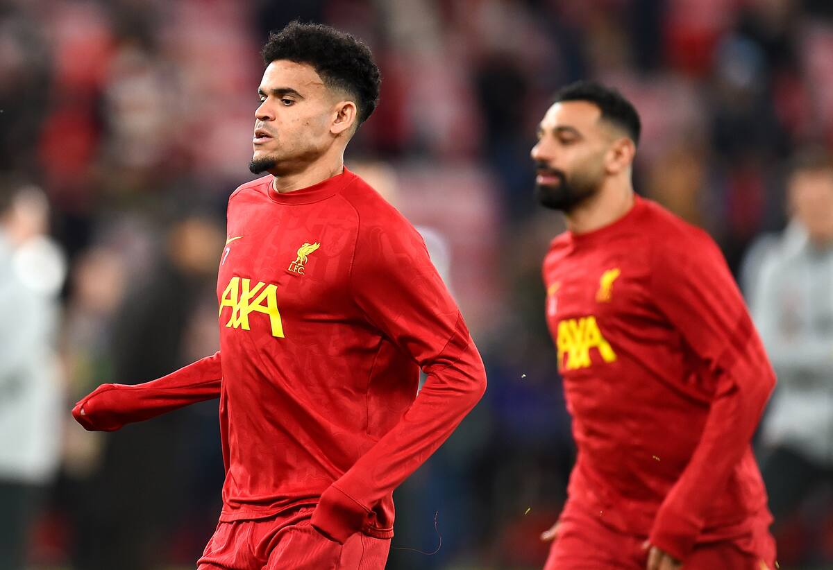 Liverpool (United Kingdom), 27/11/2024.- Luis Diaz (L) and Mohamed Salah of Liverpool warm up before the UEFA Champions League match between Liverpool and Real Madrid in Liverpool, Britain, 27 November 2024. (Liga de Campeones, Reino Unido) EFE/EPA/PETER POWELL