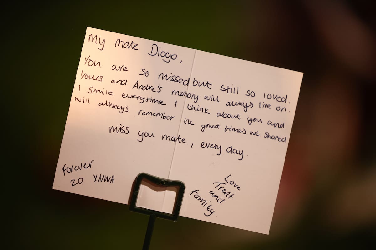 LIVERPOOL (United Kingdom), 03/11/2025.- A tribute left by Trent Alexander-Arnold of Real Madrid to former Liverpool player Diogo Jota in Liverpool, Britain, 03 November 2025. Real Madrid will face Liverpool in their UEFA Champions League soccer match on 04 November. (Liga de Campeones, Reino Unido) EFE/EPA/ADAM VAUGHAN